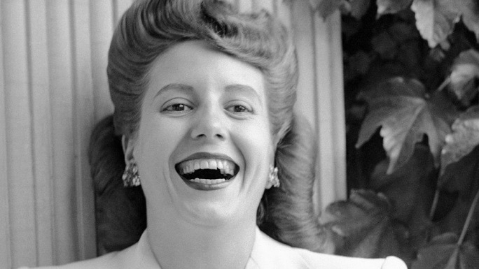 EVITA, La ACTRIZ Y SU ENCUENTRO EN LA CALLE CORRIENTES CON ROBERTO ARLT