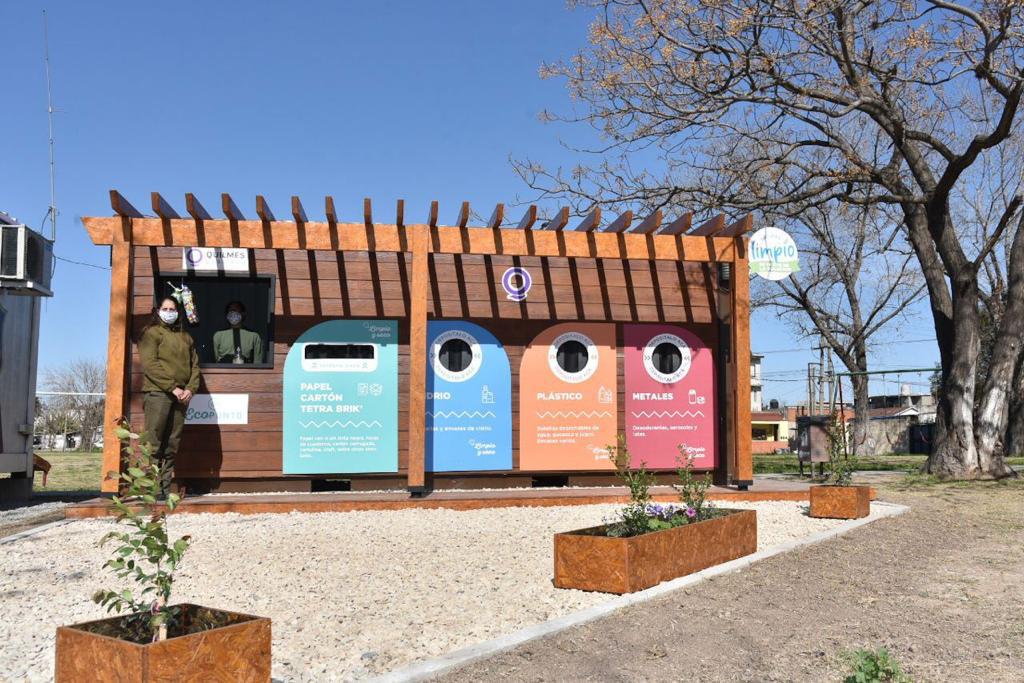 MAYRA-INAUGURÓ-EL-CUARTO-ECOPUNTO-DE-MATERIAL-100-RECICLADO-EN-EL-PARQUE-LINEAL-DE-SOLANO-2