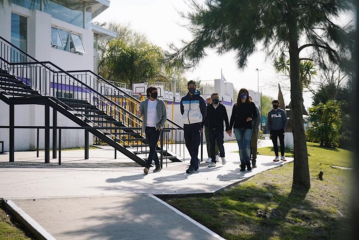 REPRESENTANTES DE LA AAT VISITARON ELPOLIDEPORTIVO MUNICIPAL (4)