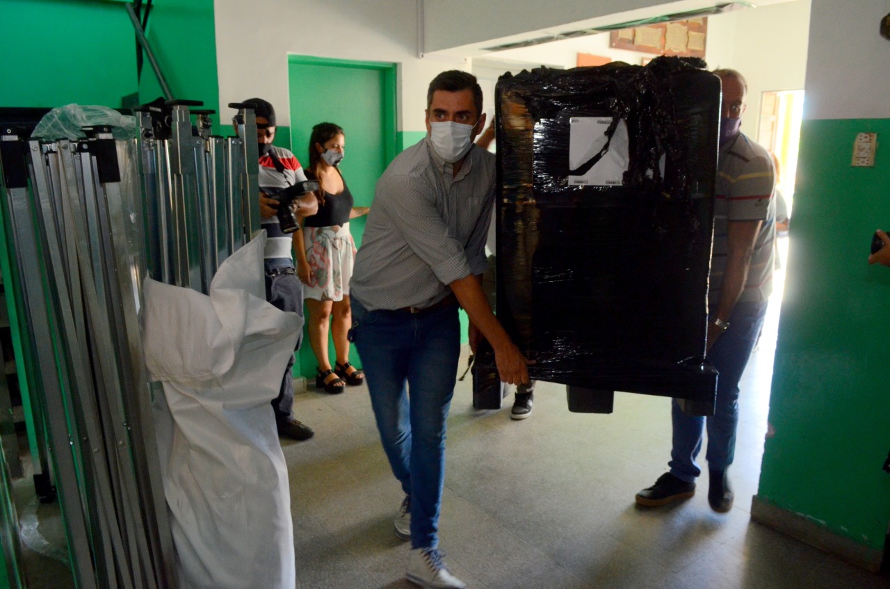 EN GERIATRICOS, ESCUELAS Y SEDES DE IOMA, SE PREPARA UN OPERATIVO MASIVO DE VACUNACIÓN
