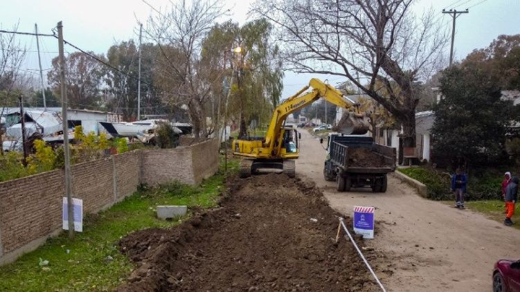 EL MUNICIPIO PROSIGUE CON LAS OBRAS DE ASFALTO EN LA RIBERA DE QUILMES (1)