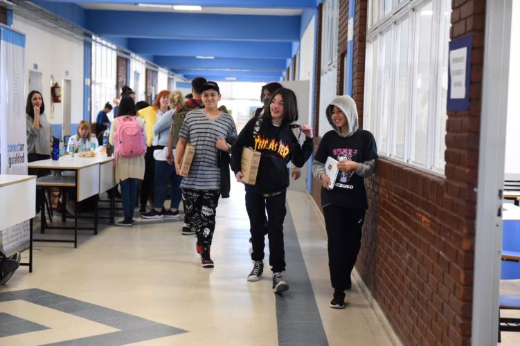 PERCZYK ENTREGÓ NETBOOKS EN J.C PAZ