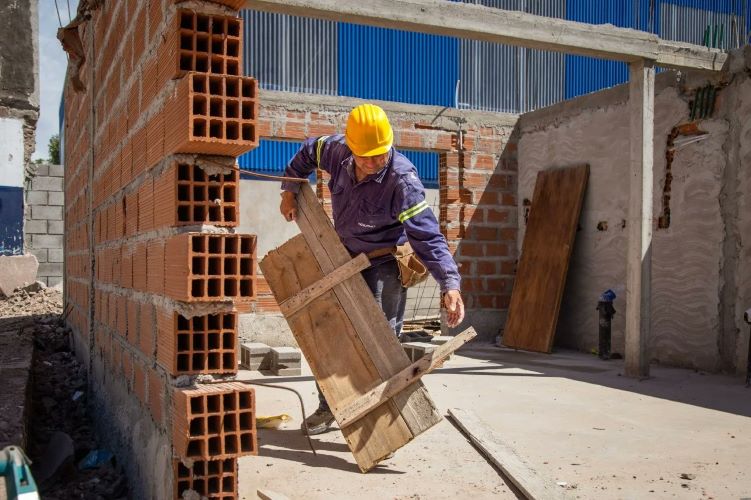 AVANZA LA CONSTRUCCIÓN DE 11 NUEVAS VIVIENDAS EN BARRIO AZUL