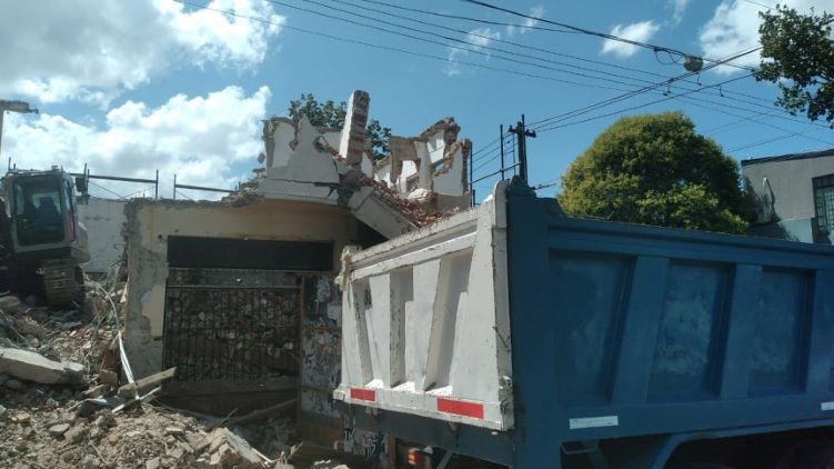 DERRUMBE EN BARRIO LA COLONIA Y DOS OBREROS HERIDOS