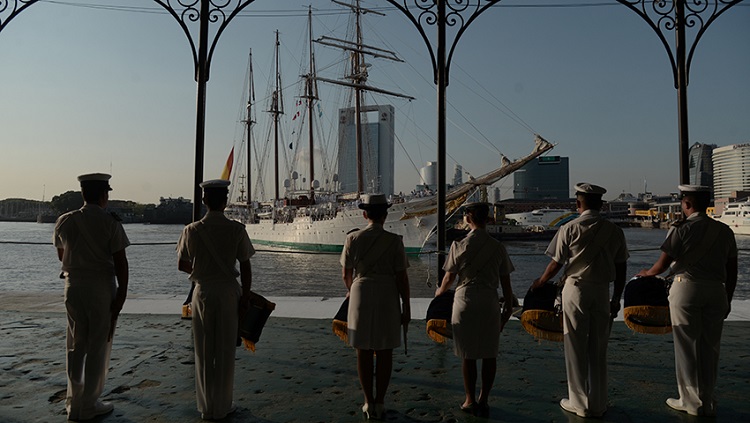 ARRIBO AL PUERTO DE BUENOS AIRES UN BUQUE ESCUELA