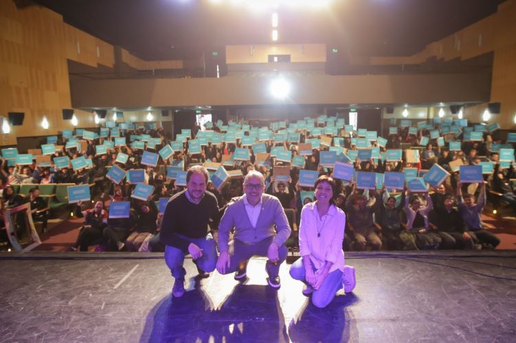 ENTREGA DE 450 NETBOOKS PARA ALUMNOS DE SECUNDARIA