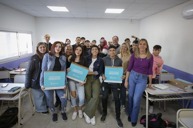 SE ENTREGARON NETBOOKS Y SE INAUGURARON AULAS EN LA ESCUELA Nº 67