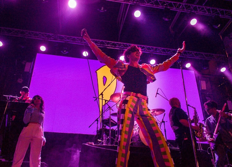 BANDALOS CHINOS: Indie y Pop en la Fiesta de las Colectividades en Quilmes