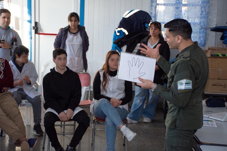 SOLIDARIDAD: APOYO A UNA ESCUELA DE FRONTERA EN SANTA CRUZ