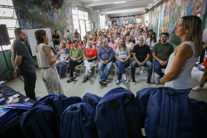 EL MUNICIPIO HIZO ENTREGA DE ÚTILES ESCOLARES PARA ALUMNOS DE ESCUELAS PRIMARIAS