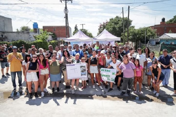 AVANZAN OBRAS DE ASFALTO EN EL BARRIO LOS EUCALIPTUS