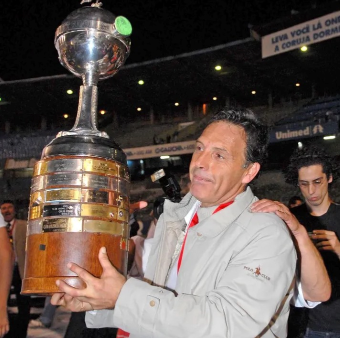 MIGUEL ÁNGEL RUSSO: UNA VIDA PARA Y POR EL FÚTBOL