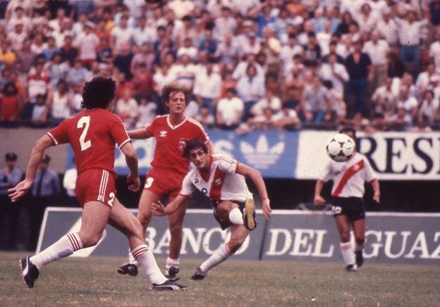 A 40 AÑOS DE UN PARTIDO MEMORABLE: RIVER 5- ARGENTINOS JRS. 4