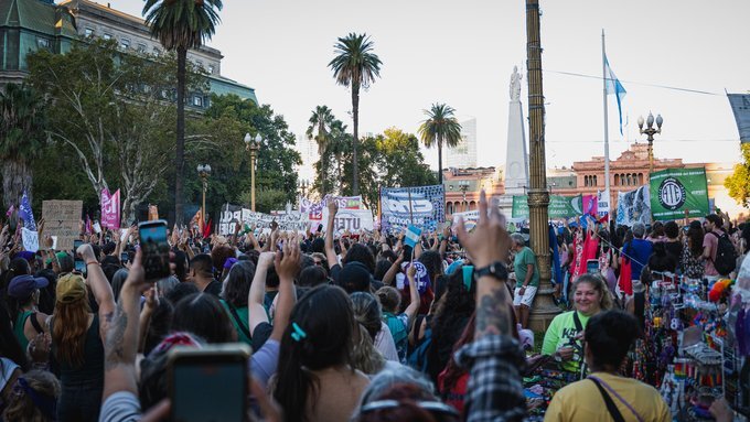 8M: MILES DE MUJERES Y DIVERSIDADES SE MOVILIZARON EN EL DÍA DE LAS MUJERES TRABAJADORAS